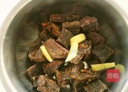 爆炒牛肉干的做法图解1