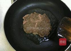 核桃油煎黑胡椒牛肉饼的做法图解8