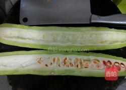 腊肠炒苦瓜的做法图解1