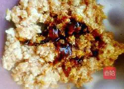 Illustration of how to make three fresh meat dumplings 6