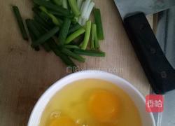 葱炒鸡蛋的做法图解1