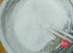 紫薯肉松蛋黄酥的做法图解2