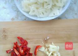 辣椒炒藕的做法图解1