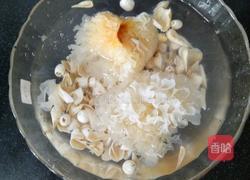 百合银耳莲子羹的做法图解1