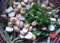 豆角烧玉芋头的做法图解1