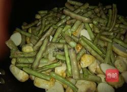 豆角烧玉芋头的做法图解3