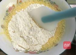 戚风三层草莓夹心蛋糕的做法图解3