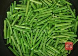 豆角炒肉片的做法图解3