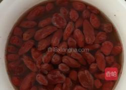 红枣银耳莲子羹的做法图解1