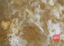 红枣银耳莲子羹的做法图解3