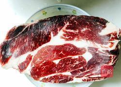 黑椒红酒煎牛排的做法图解1