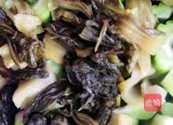 酸菜苦瓜炖排骨的做法图解5