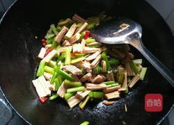芹菜炒腐竹的做法图解6