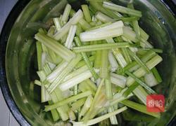 芹菜香干肉丝的做法图解1