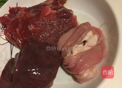 枸杞猪杂汤的做法图解1