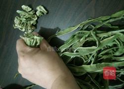 贡菜焖鸡肉的做法图解1