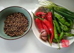 豆鼓炒双椒的做法图解1