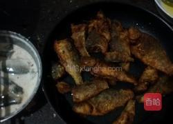 干炸小鱼的做法图解7