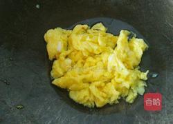 青椒炒鸡蛋木耳紫圆葱的做法图解3