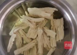 猪蹄木耳汤的做法图解2