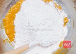 豆沙南瓜饼的做法图解2