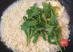 鸡蛋瘦肉面的做法图解2