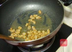 毛豆炒虾的做法图解2