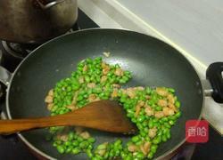 毛豆炒虾的做法图解5