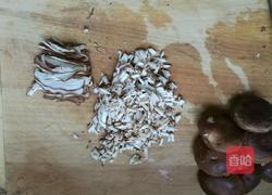 香菇猪肉馅包子的做法图解1