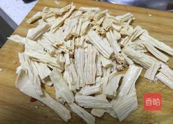 芹菜炒腐竹的做法图解1