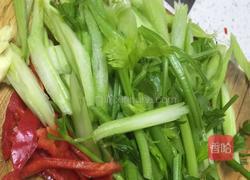 芹菜炒腐竹的做法图解2