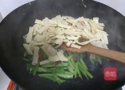 芹菜炒腐竹的做法图解5