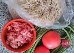 Illustration of how to make braised beans and noodles 1