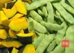 豆角炖窝瓜的做法图解1