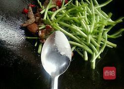 咸肉炒藜蒿的做法图解7