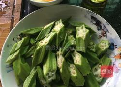 秋葵炒鸡蛋的做法图解1