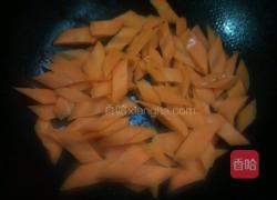 胡萝卜炒鸡丁的做法图解7