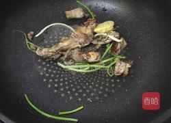 鸭架萝卜汤的做法图解3