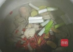 西洋参炖鸡汤的做法图解5