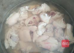 黄豆酱焖猪脚的做法图解1