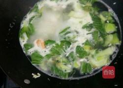 油菜鲜虾鸭蛋汤的做法图解4