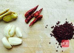 红曲红烧肉的做法图解3