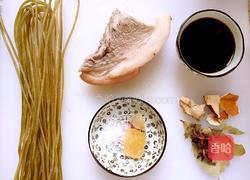 猪肉炖粉条的做法图解1