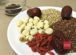 红枣红米补血养颜粥的做法图解1