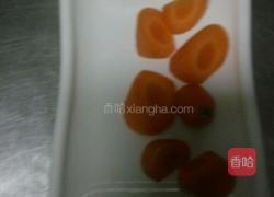 胡萝卜炖乌鸡的做法图解1