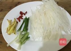 鲫鱼萝卜丝汤的做法图解2