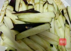 茄子炒辣椒的做法图解1