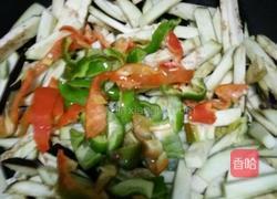 茄子炒辣椒的做法图解5