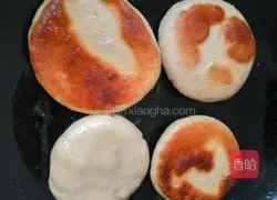 Illustration of how to make sweet potato dough cake 11