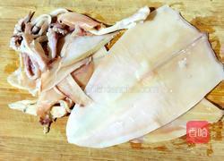 鱿鱼炒洋葱的做法图解1
